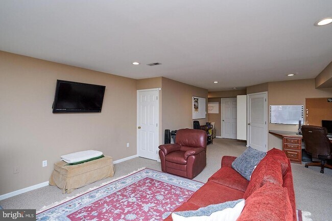 Building Photo - 138 Whispering Oaks Dr