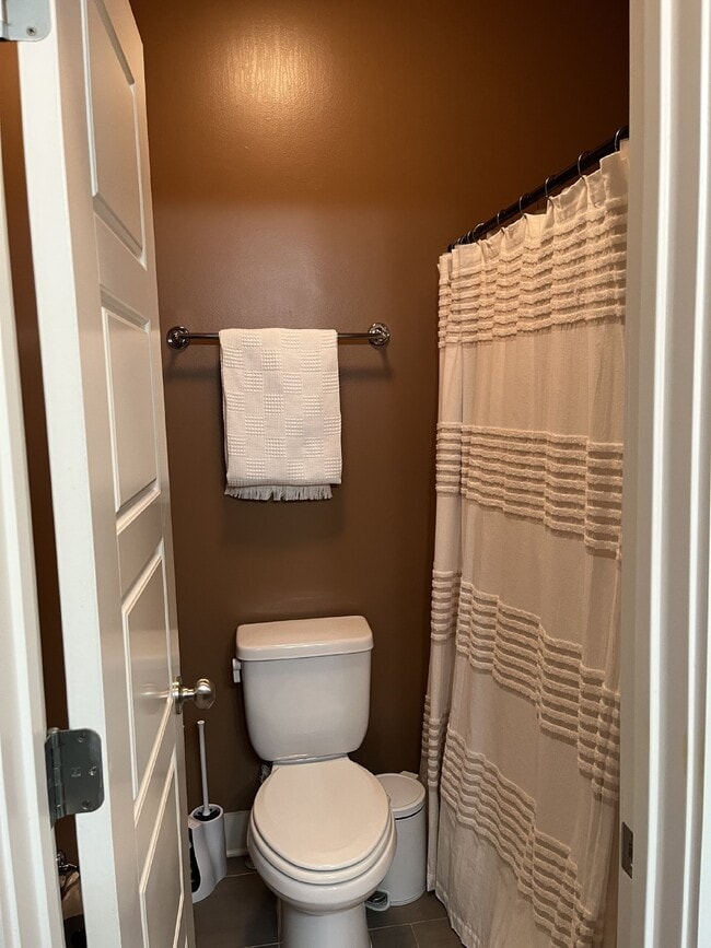 Building Photo - "Discover Your Dream Home: Spacious 4-Bedroom Oasis with 3 Full Baths in Vibrant Nashville!"