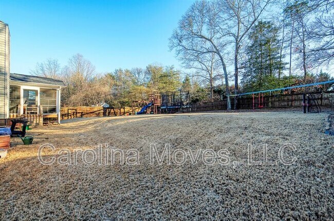 Building Photo - 512 S Orchard Farms Ave
