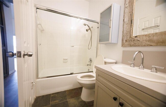 Building Photo - 3840 Far W Blvd