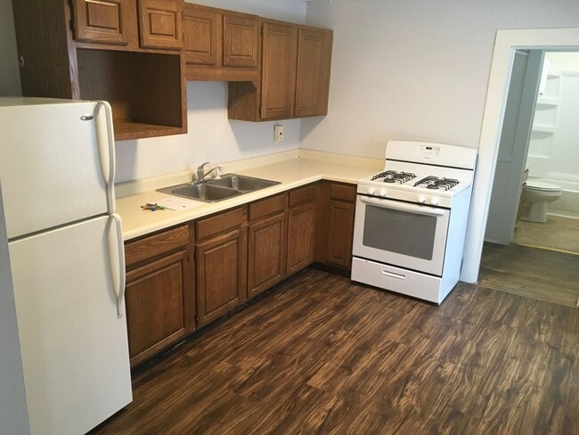 Building Photo - 9th St 3-Plex