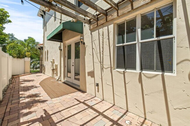 Building Photo - 113 S Melville Ave