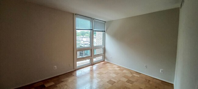 Building Photo - Cozy 1 Bed 1 Bath Unit With Gorgeous Views In Historic Lake Anne Of Reston