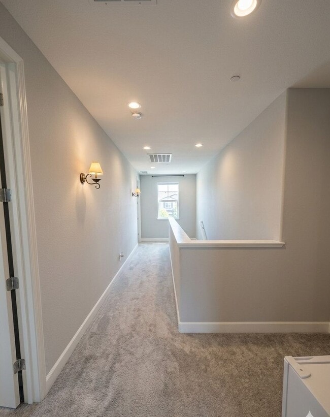 Building Photo - Pleasanton 4 Bed / 3 Bath, Top Rated Schools, Solar