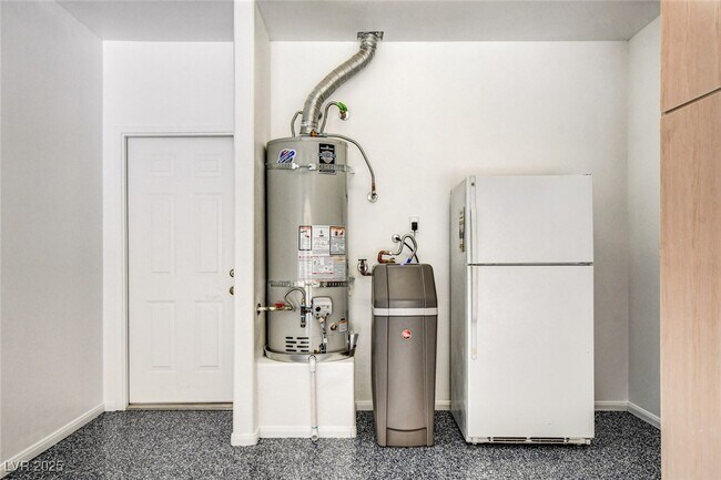 Building Photo - 8729 Red Brook Dr