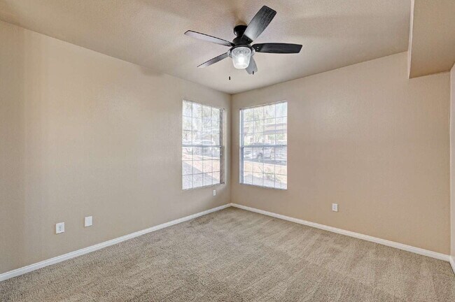 Building Photo - Ground Floor 2BD/2BA Condo in Gated Hender...