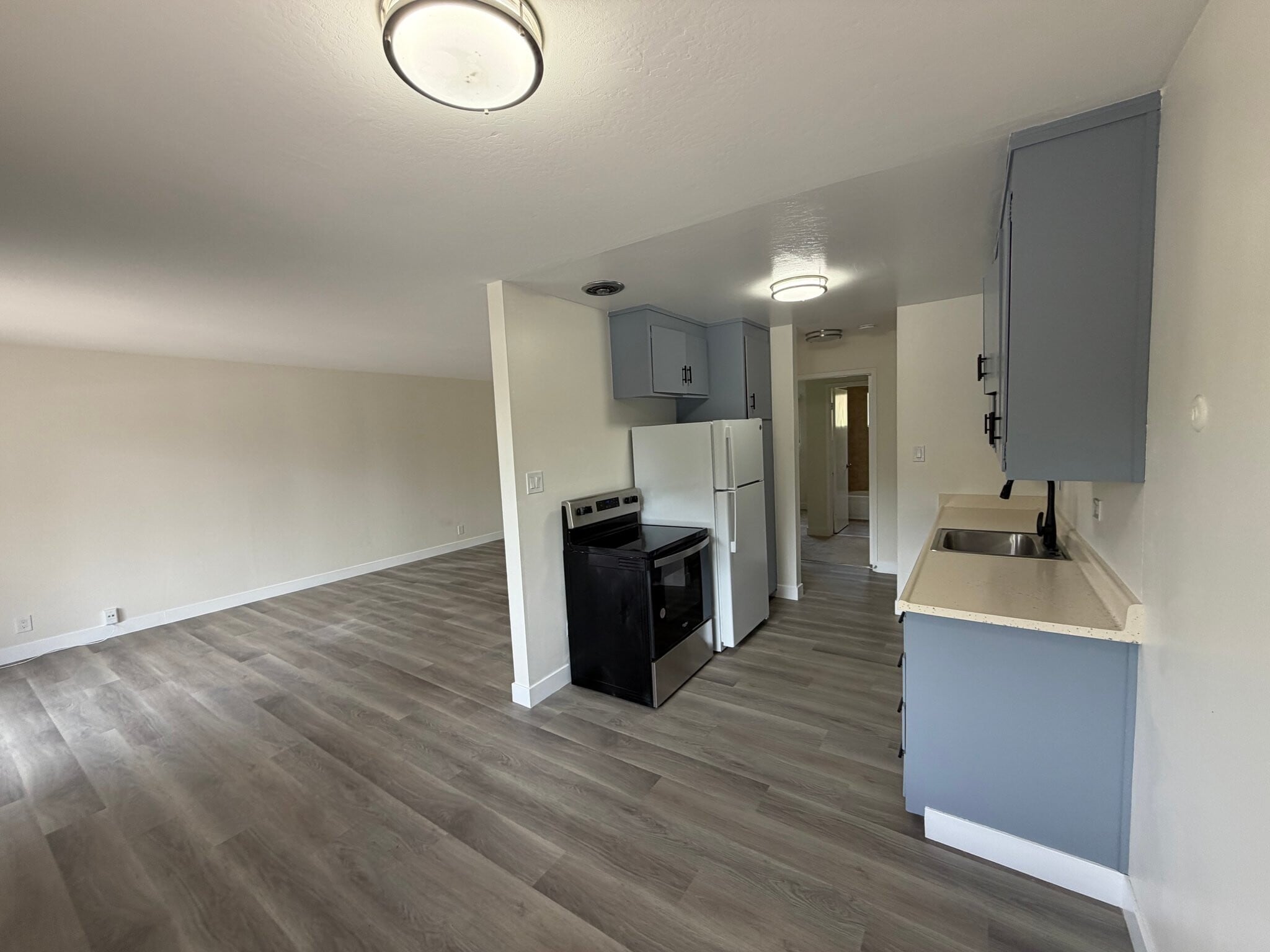 Building Photo - 149 Hilborn St