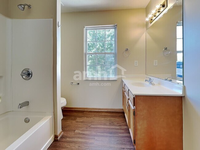 Building Photo - 940 Fox Croft Pl