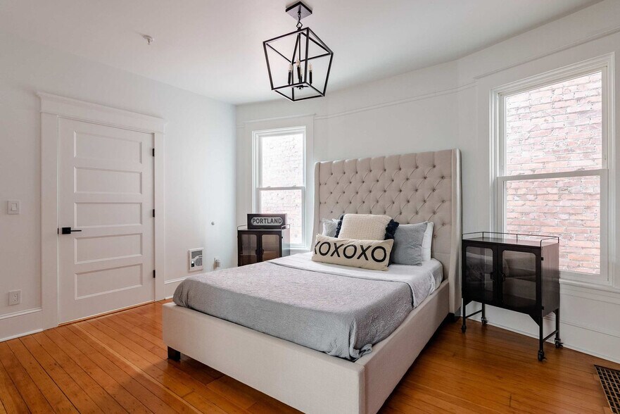 Building Photo - 18 NW 22nd Pl