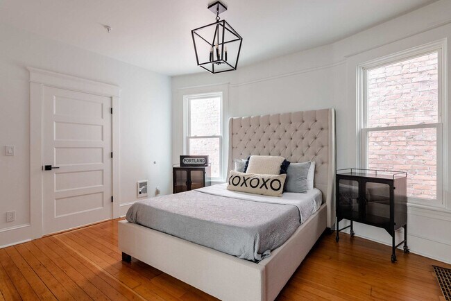 Building Photo - 18 NW 22nd Pl