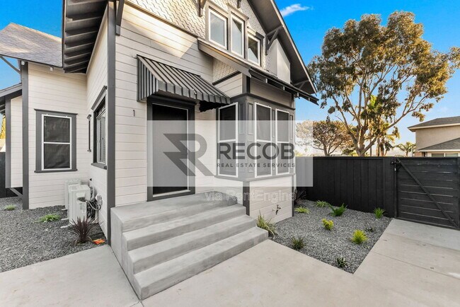 Building Photo - 832 Desty St