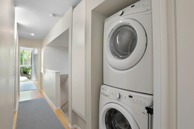 Building Photo - 3054 Rue D’Orleans