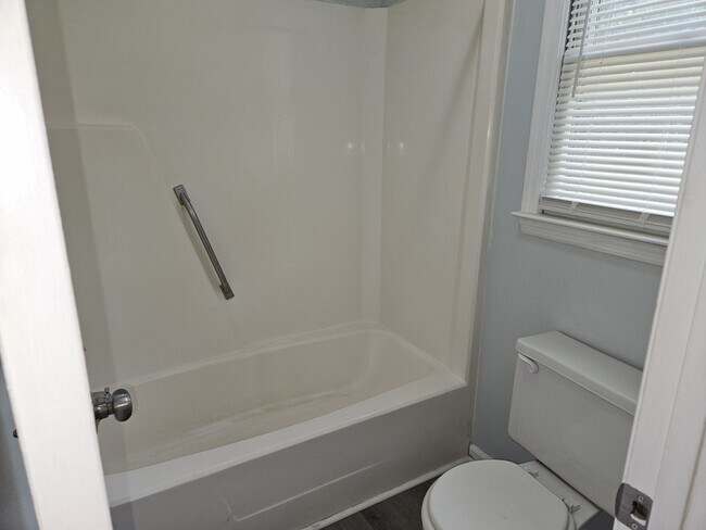 Building Photo - 1617 Hennessy Pl