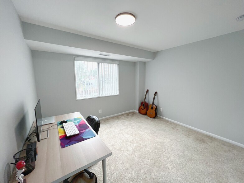 Building Photo - 5340 Holmes Run Pky