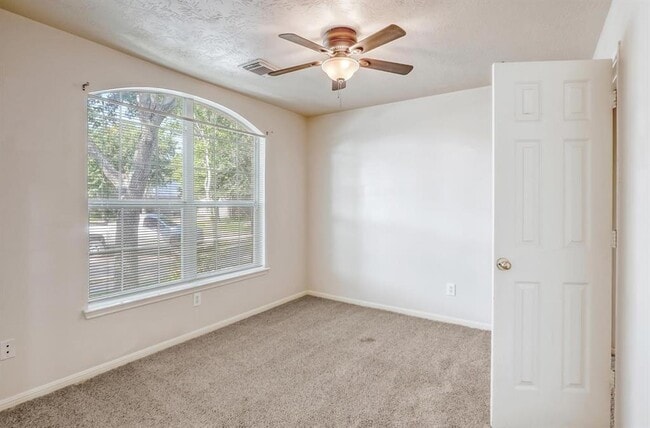 Building Photo - 1526 Rogers Lake Ln