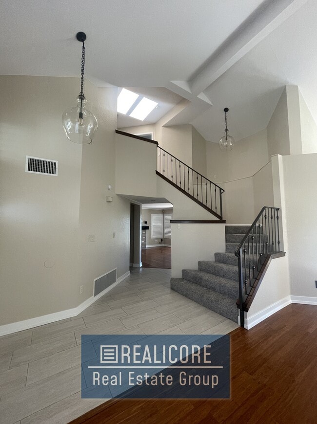 Building Photo - 10937 Sonora Ave