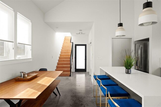 Building Photo - 902 Garden Villa Ct