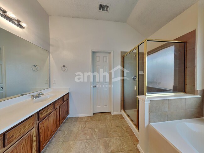 Building Photo - 10308 Oak Branch Ln