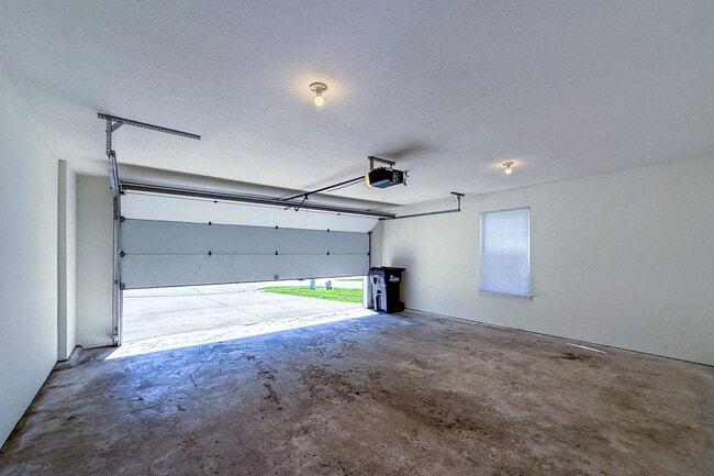 Building Photo - 5009-5011 Betty Jean Way