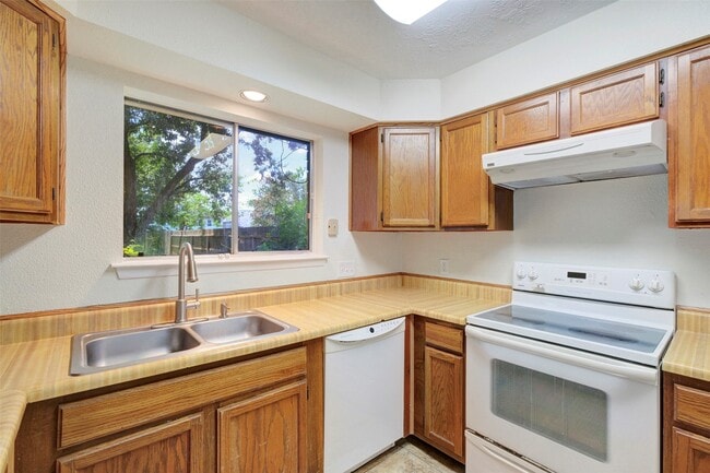 Building Photo - 10314 Paintbrush Ln