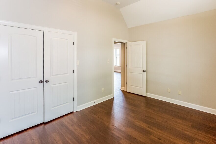 Building Photo - 7397 Brentridge Dr