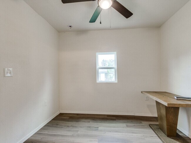 Building Photo - Completely Remodeled 1 Bedroom, 1 Bath Duplex!