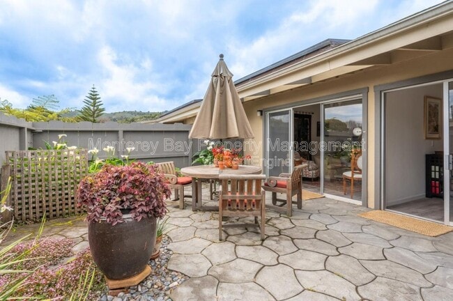 Building Photo - 154 Hacienda Carmel