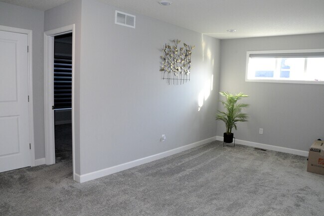 Building Photo - 1566 Edgebrook Ln