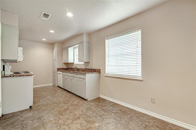 Building Photo - 208 Chevy Chase Dr