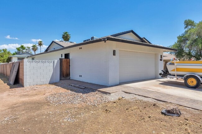 Building Photo - Exceptional 6-Bedroom Home with Pool Near ASU Campus