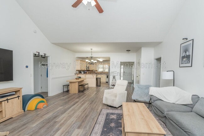 Building Photo - 3128 Alexandria Dr