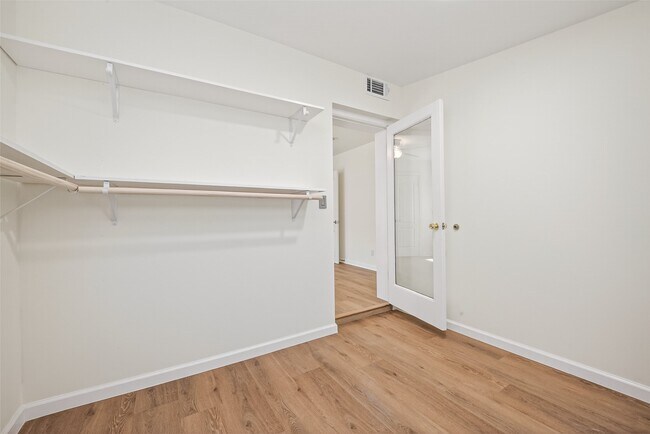 Building Photo - 7950 Longridge Dr