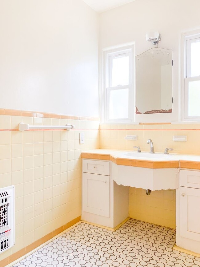 Building Photo - Gorgeous & Updated 3 bed Storybook Spanish House in Silverlake w/Views!