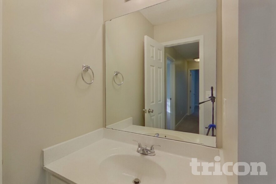 Building Photo - 1024 Crowders Woods Dr