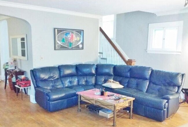 Building Photo - 951 18th Ave SE