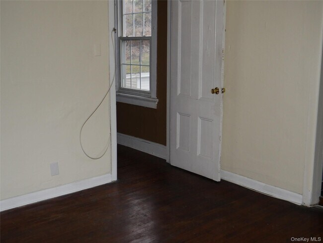 Building Photo - 19 Main St