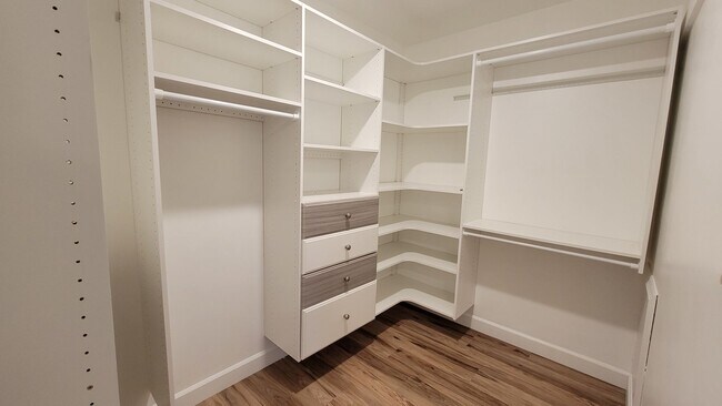 Building Photo - 7611 Blossomview Ct. - 3 bedroom 2 bath ra...