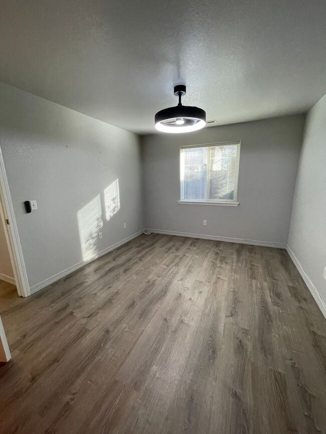 Building Photo - 1546-1548 Skyhawk Ridge