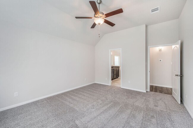 Building Photo - 4 Bedroom- Like New Home in Sterling Ridge...