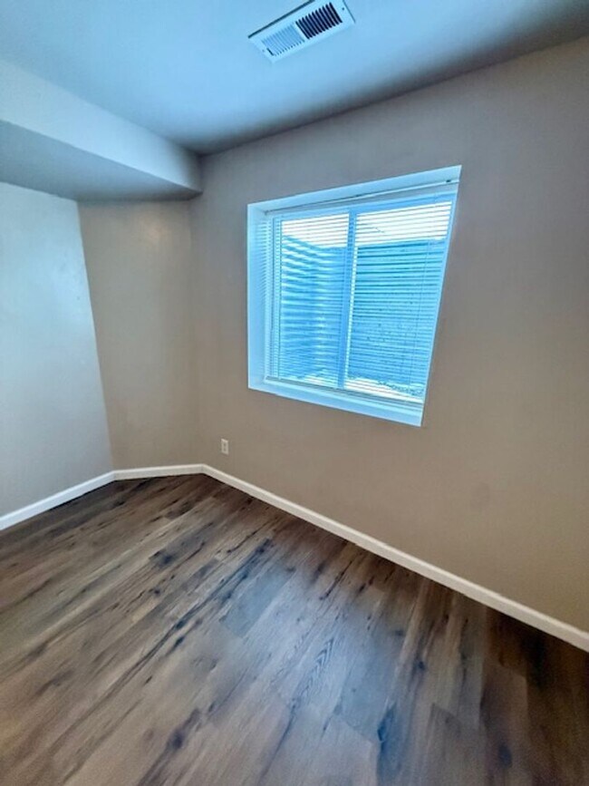 Building Photo - 3 Bedroom, 2 Bathroom 4-Plex