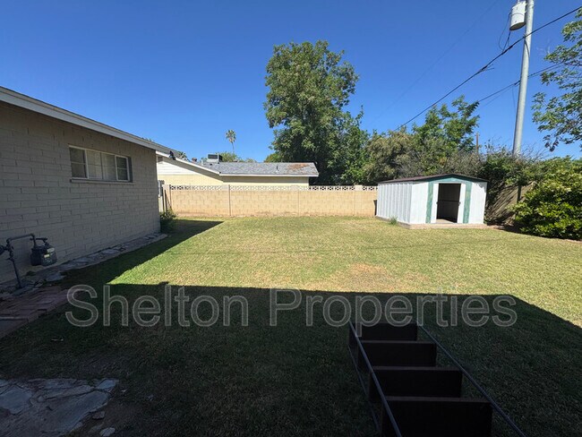Building Photo - 718 W Glenn Dr