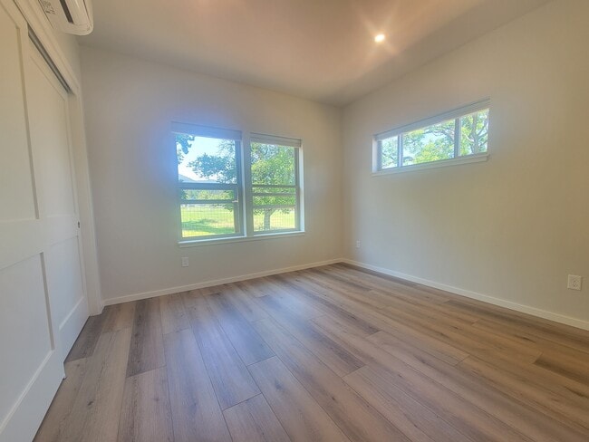 Building Photo - 395 S Mountain Ave