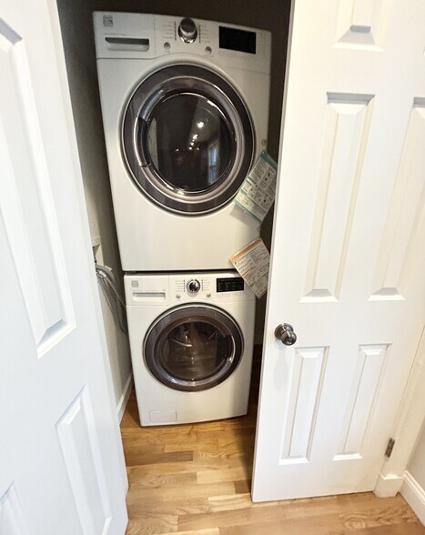 Building Photo - 12 Buttonwood St