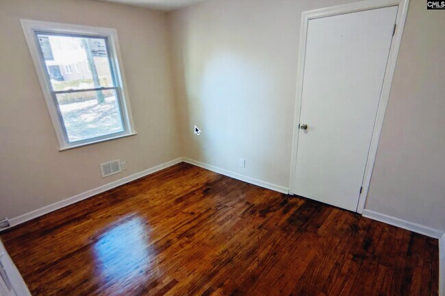 Building Photo - 1204 Omega Dr