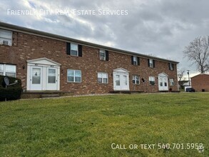 Building Photo - Move in ready 2 bedroom, 1 bath townhome