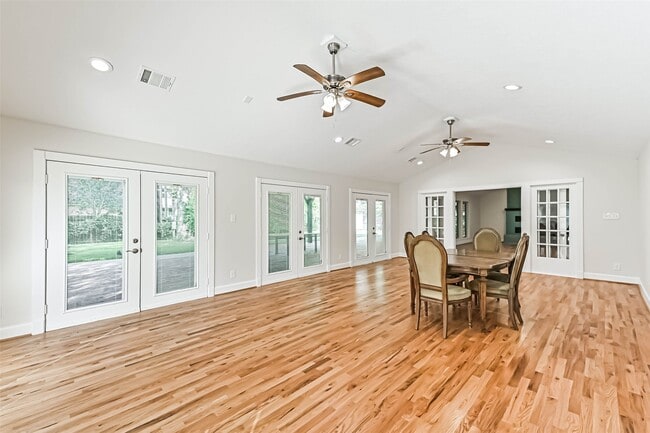 Building Photo - 1207 Thomas Dr
