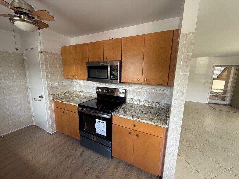 Building Photo - 2 Lake Vista Trl