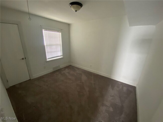 Building Photo - 29520 Cresthaven Dr