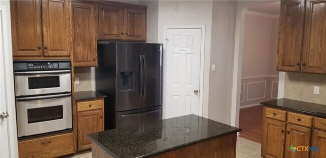 Building Photo - 619 Rolling Hills Dr