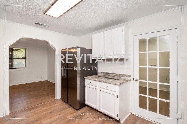 Building Photo - James Street Duplex